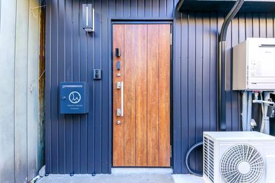 外部にTORITO HOUSEの目印がございます。 - TORITO HOUSE　北千住 戸建てキッチン・シャワールーム完備！　清潔感のあるレンタルルームの外観の写真