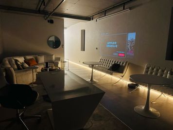 ワンランク上の80㎡ラグジュアリー空間を完全貸切、パーティーや女子会など、特別なひとときを贅沢に、50名以上利用可 - Luxury Sweet HAKATA
