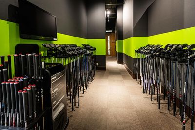貸し出し用のゴルフクラブをご用意しています。
※使用する際は、店舗コーチにお声がけください。 - ザ 六本木 東京プラザ ゴルフテック六本木スタジオの設備の写真