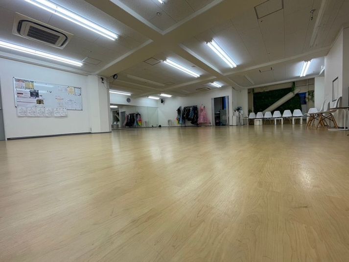 約40坪（約132㎡）の広々としたダンスフロアです。 - Dance Lab. Glänz Dance Lab. Glänz ダンススタジオの室内の写真