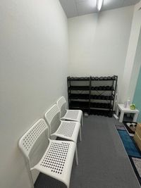 待合用の椅子とシューズラックをご用意しています。 - Dance Lab. Glänz Dance Lab. Glänz ダンススタジオの設備の写真