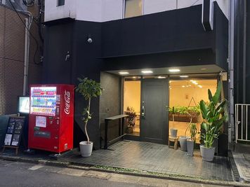 東京アポロシアター 劇場型舞台深夜仕込みレンタルの外観の写真