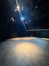 【ダンスレンタルスタジオ！◎】小劇場にもなる防音・照明音響完備のスタジオ！イベント貸切・約20名でのレッスンなど可能です - 東京アポロシアター