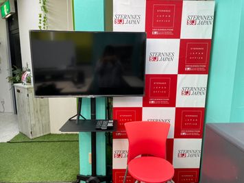 43インチモニター完備
セミナー利用にオススメ - スタジオ スターネス 吹上、今池のレンタルスペース、スタジオの室内の写真