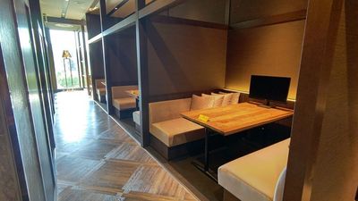 半個室タイプで周りの目が気になりにくいです - BasisPoint 名古屋店 名古屋エリア4名向けBOX席B (半個室席)の室内の写真