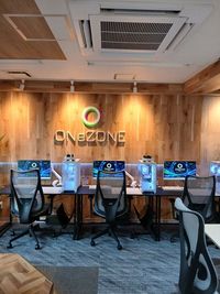 全景３ - ONeZONE湘南台 デジタル・コミュニティスペースONeZONE湘南台の室内の写真