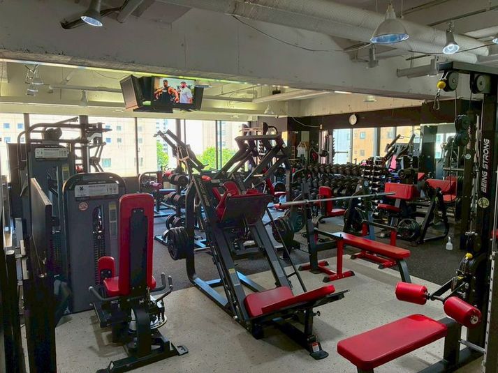 【西11丁目駅徒歩5分】器具充実本格トレーニングジム - POWERHOUSE GYM SAPPORO JAPAN