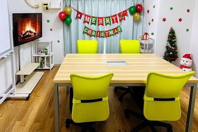 風船やスターシール、サンタのデコレーションなどでクリスマス仕様に変身頂くことも可能です。（画像はイメージ） - StarPathSpace船橋｜駅徒歩5分・綺麗な多用途室 StarPath Space 船橋駅北口徒歩5分・綺麗な多用途室の室内の写真