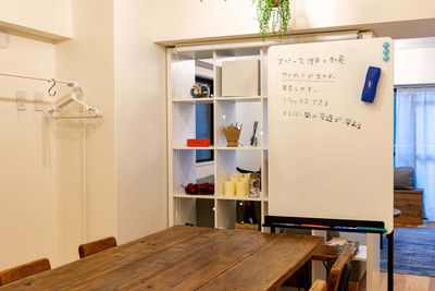 082_fika西新宿 キッチンスペースの室内の写真