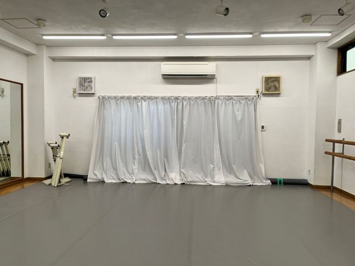 鏡・バー・ピアノのあるダンススタジオ - 横浜 TO BE STUDIO
