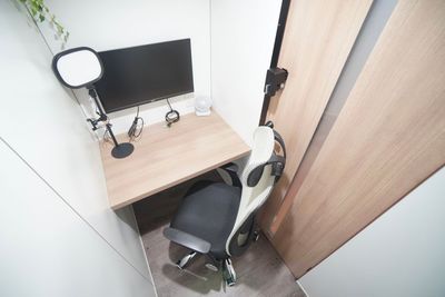 <SpemaBOX_高崎駅西口駅前No.4>1人用個室🚪光回線Wi-Fi📶電源🔌モニター🖥️テレワーク/オンライン会議 - 【SpemaBOX_高崎駅西口駅前】