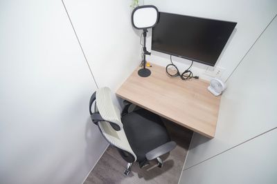 <SpemaBOX_高崎駅西口駅前No.5>1人用個室🚪光回線Wi-Fi📶電源🔌モニター🖥️テレワーク/オンライン会議 - 【SpemaBOX_高崎駅西口駅前】
