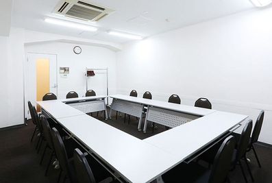 ロの字型　15名着席 - 貸し会議室　アットビジネスセンター渋谷東口駅前 405号室の室内の写真