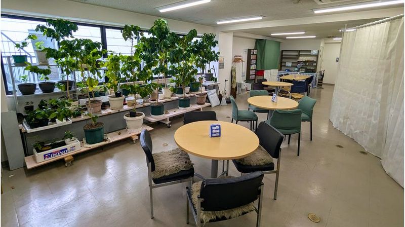 通常はこのレイアウトでご用意しています。用途に合わせて自由にレイアウト変更も可能です。 - レンタルスペース【wit.】の室内の写真
