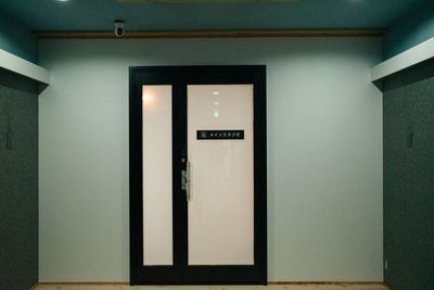 メインスタジオの入口です。 - スタジオイチコロ メインスタジオ｜60㎡・幅7.2mの鏡のダンススタジオの入口の写真