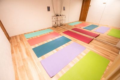 ヨガ利用イメージ(6枚) - Studio Unius（スタジオユニアス）渋谷店 B106スタジオの室内の写真