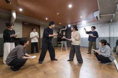 8人の演技練習をイメージ
 - ダンスと歌・楽器練習レンタルスタジオ　ONDO PIT ダンスと歌・楽器練習レンタルスタジオ　ONDO PIT の室内の写真