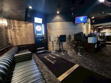 ダーツLIVEも完備 - luxury BAR Kawasaki【難波/心斎橋/日本橋】の設備の写真