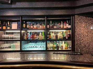 お酒の種類も豊富に取り揃えています - luxury BAR Kawasaki【難波/心斎橋/日本橋】の室内の写真