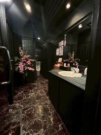 キレイな洗面設備は男女別になっています - luxury BAR Kawasaki【難波/心斎橋/日本橋】の設備の写真