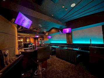 高級感ある隠れ家でお酒を楽しめます🍷🍸🍹 - luxury BAR Kawasaki【難波/心斎橋/日本橋】の室内の写真