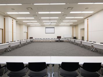 大阪会議室 大阪御堂筋ビル貸し会議室 M3会議室（地下4階）の室内の写真