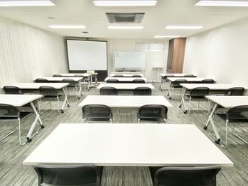 PARM-CITY131貸会議室 Room4B 無料Wi-fi・プロジェクター・スクリーン・ホワイトボード2枚・マイク付 - PARM-CITY131貸会議室