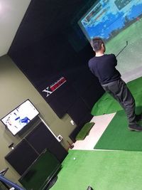 レンタルスペース　Healing Shot シミュレーションゴルフ　アプローチ、パット練習に　９時～21時の室内の写真