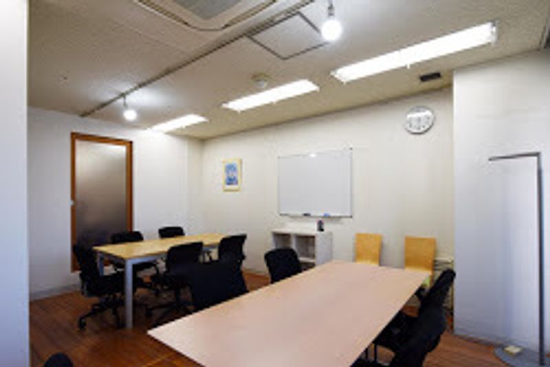 12名用 多目的室 - 大森貸し会議室 SO!