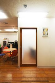 大森貸し会議室 SO! 12名用 多目的室の室内の写真