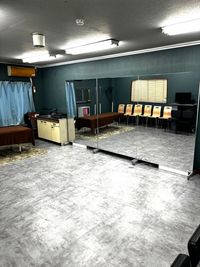 阪神深江駅より徒歩４分。ヨガ・ダンス・マッサージ・音楽練習ができるレンタルスペースです！椅子は18脚あり大人数のご利用も可能！ - 深江ビル