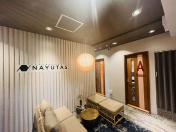 ボイトレ ・ダンスNAYUTAS（ナユタス）高田馬場校の入口の写真