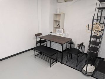 テーブル、イス無料利用可♪ - レンタルスタジオ大橋南の室内の写真