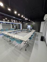 長テーブル、イス無料利用可♪ - レンタルスタジオ大橋南の室内の写真