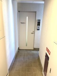 入り口 - 完全個室！自由が丘駅（徒歩2分） 【OPEN記念価格！】完全個室！自由が丘駅（徒歩2分）の入口の写真