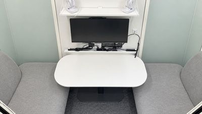 鍵付き防音個室 24H営業 テレワーク・web会議・オンライン商談や面接・モニター・充電|配信OK・イヤホン不要なワークスペース - いいオフィス神保町 by I・SPACE