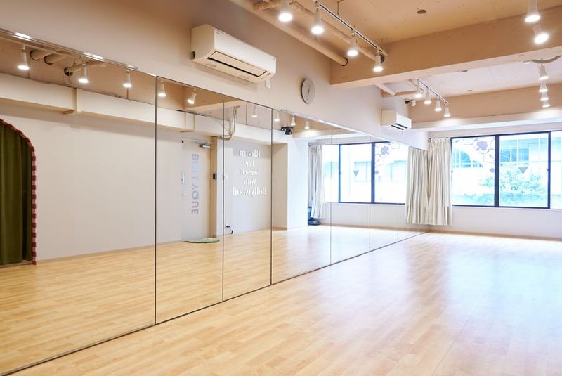 ダンス・ヨガレンタルスタジオ 神保町 - BOLLYQUE神保町スタジオ