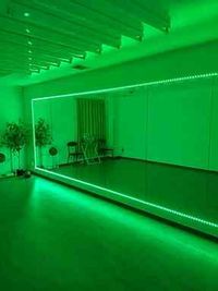 LEDテープライト導入！
お好きなカラーでどうぞ！ - レンタルスタジオ　フェイバリット ダンスや楽器も出来るレンタルスタジオ　フェイバリットの設備の写真
