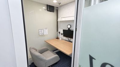 チェア席の鍵付き防音個室でWeb会議・スピーカー利用OK|仕事や勉強に集中できる快適空間・長時間利用にもおすすめ|駅より徒歩1分 - 高田馬場 by I・SPACE