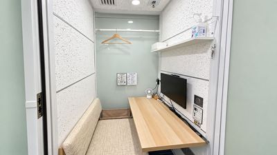仕事も勉強も、自分だけの集中空間で。静かで快適な防音個室です。 - いいオフィス高田馬場 by I・SPACE SタイプNo.03｜防音個室・スピーカーOK｜テレワークに最適の室内の写真