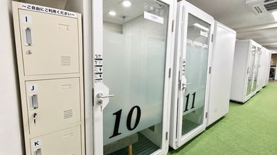 無料ロッカーご利用ください - いいオフィス高田馬場 by I・SPACE SタイプNo.03｜防音個室・スピーカーOK｜テレワークに最適の室内の写真
