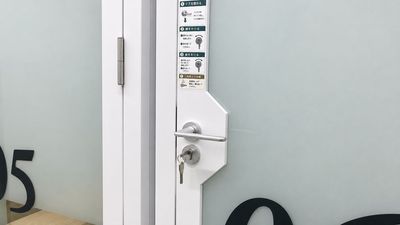 店舗への出入り自由。鍵付き完全個室で、安心してご利用いただけます - いいオフィス高田馬場 by I・SPACE SタイプNo.03｜防音個室・スピーカーOK｜テレワークに最適の室内の写真