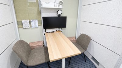 【高田馬場 by I・SPACE】2名でご利用できるモニターあり防音個室 No.9 - 高田馬場 by I・SPACE