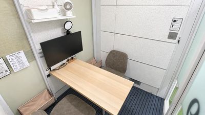 Web会議・配信も可能｜スピーカー利用OKで周囲を気にせず集中できる防音個室 - いいオフィス高田馬場 by I・SPACE Lタイプ2名まで利用可 No.09｜防音個室・スピーカーOKの室内の写真