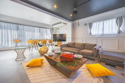 701_Western-Lounge三田の室内の写真