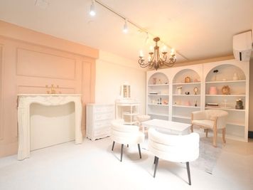 【日本橋】自然光たっぷり🪟推し活特化の大人可愛い姫系空間🩰🪽推し活|アパレル商品撮影|物撮り|ポートレート|コスプレ - milk studio 日本橋店