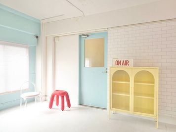 【水色ドア】撮影イメージ🐬🩵 - milk studio 日本橋店 milk studio 日本橋馬喰町店  韓国風パステル🩷🩵の室内の写真