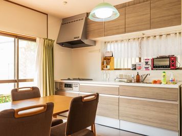 キッチン完備で調理も出来ます。 - ゲストスペース634庵 昼間の全室丸ごと貸しの室内の写真