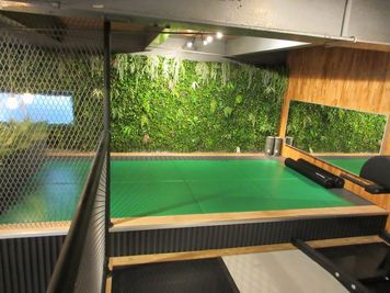 株式会社マエカワ商事 一棟倉庫貸切ファンクショナルジムの室内の写真