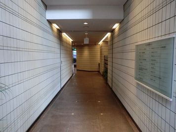 1階エントランス - SMG/ 四ツ橋・近商ビル 【アイドル特典会プラン】SMG貸し会議室近商ビル6階B室の入口の写真